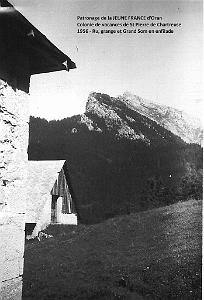 COLO JEUNE FRANCE 1956 Ru, grange et Grand Som en enfilade